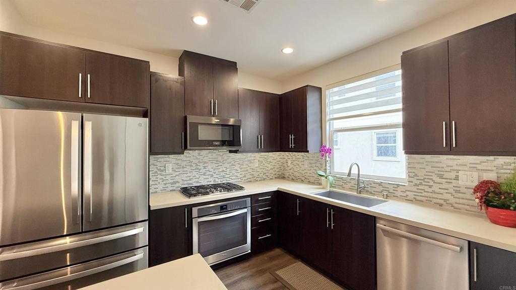 Residential Lease for rent at 7839 Modern Oasis Dr, San Diego, San Diego County CA featuring 3 beds and 4 baths