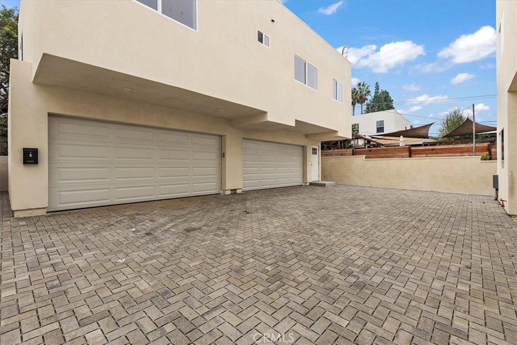 Residential Lease for rent at 642 E Fairview Boulevard C, Inglewood, Los Angeles County CA featuring 2 beds and 2 baths