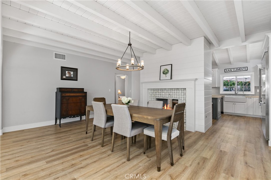 Residential for sale at 127 West Avenida De Los Lobos Marinos, San Clemente CA featuring 4 beds and 2 baths