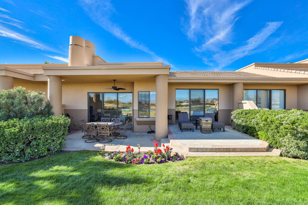 Residential Lease for rent at 55764 Oak Tree, La Quinta CA featuring 2 beds and 4 baths