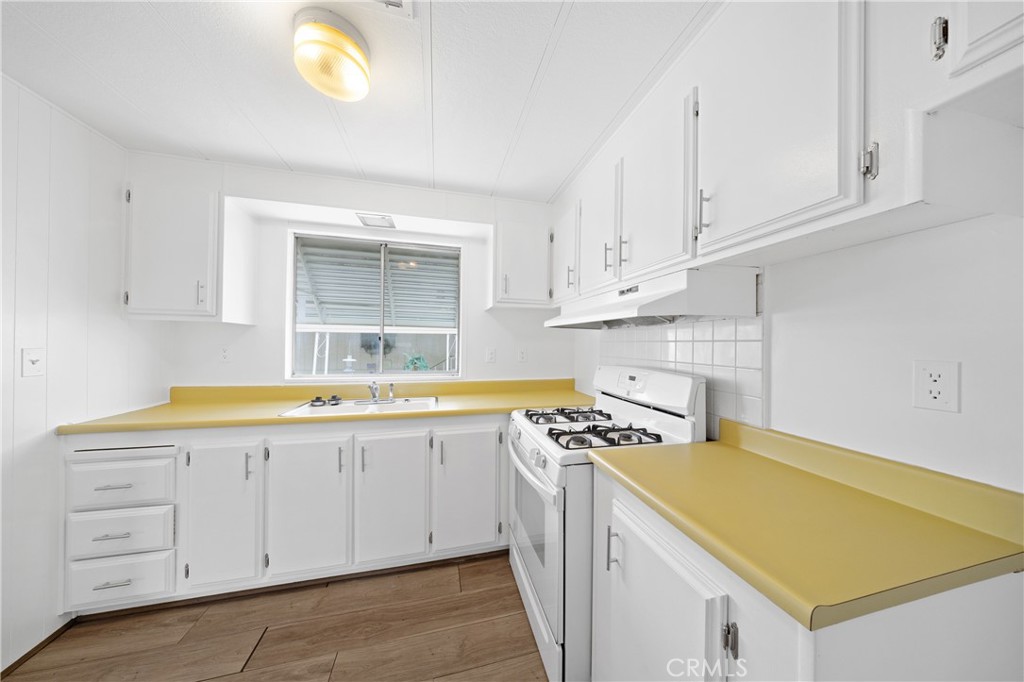 Manufactured In Park for sale at 575 S Lyon Avenue 147, Hemet CA featuring 2 beds and 2 baths