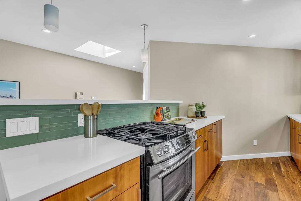 Residential for sale at 733 Chestnut Street 7, San Francisco CA featuring 1 bed and 1 bath