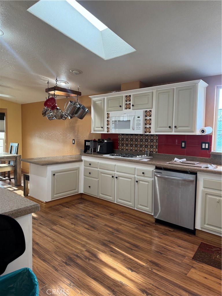 Manufactured In Park for sale at 16 Magnolia, Anaheim CA featuring 3 beds and 2 baths