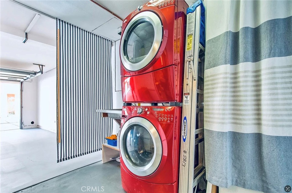 Residential Lease for rent at 815 W 15th, Newport Beach CA featuring 2 beds and 3 baths