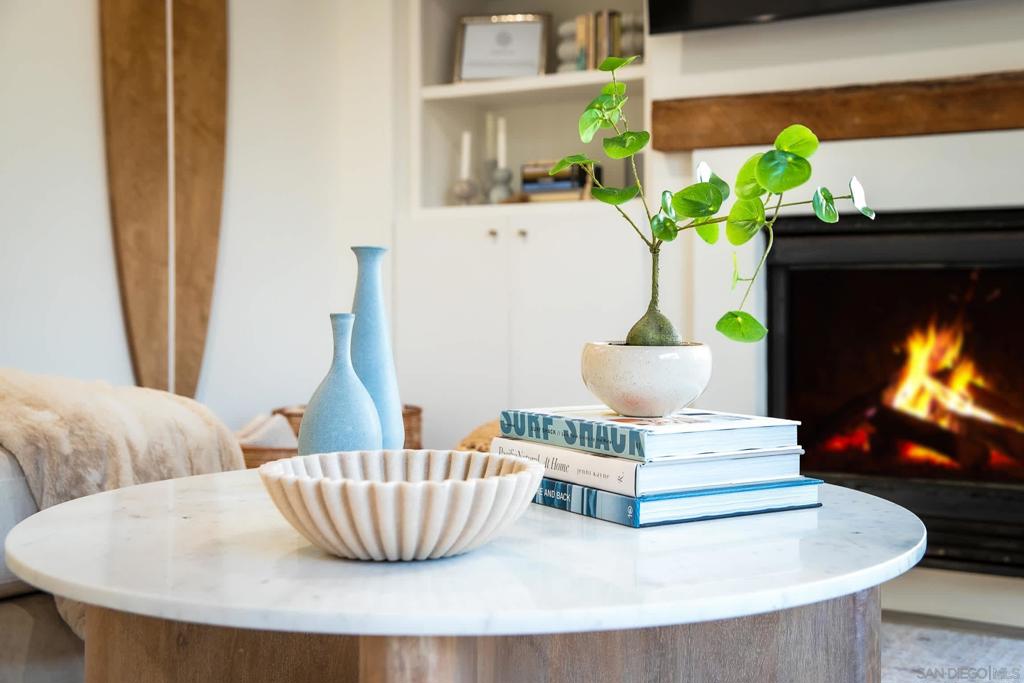 Residential Lease for rent at 229 Bonair St, La Jolla, San Diego County CA featuring 2 beds and 2 baths