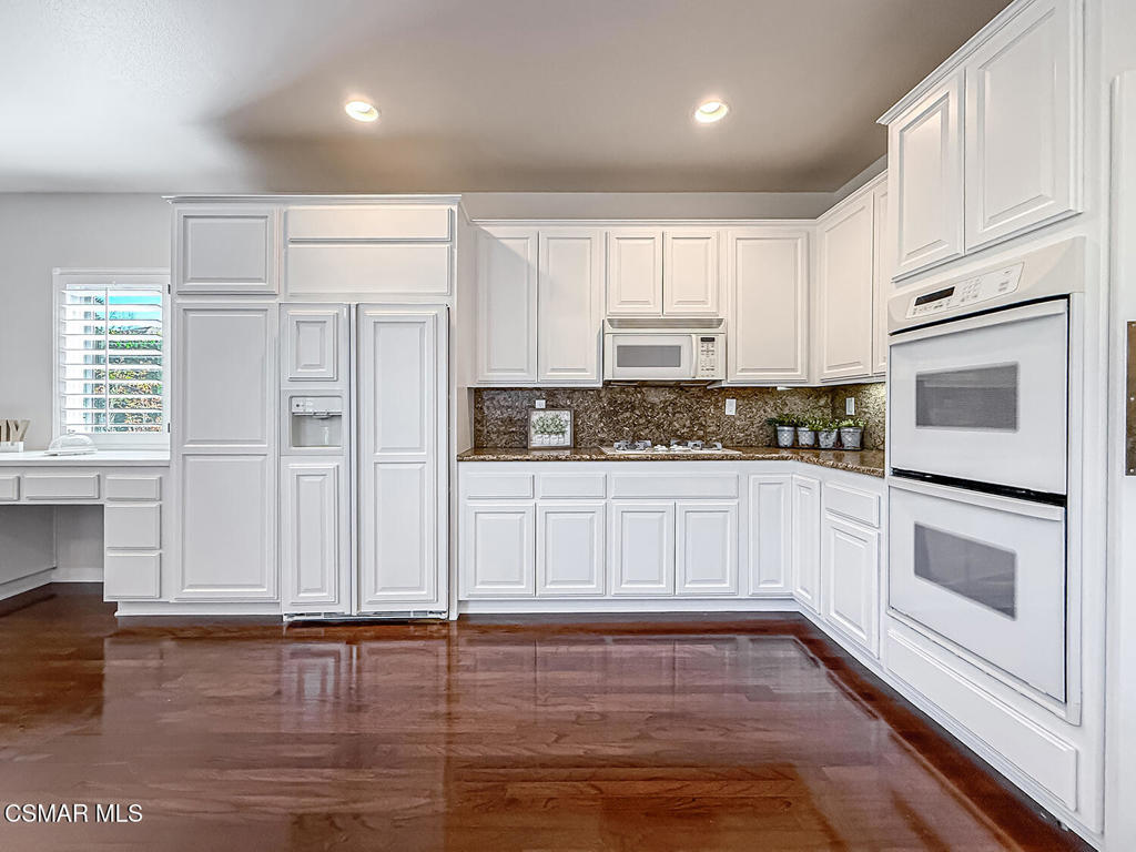 Residential for sale at 185 Jaycroft Court, Lake Sherwood CA featuring 3 beds and 3 baths