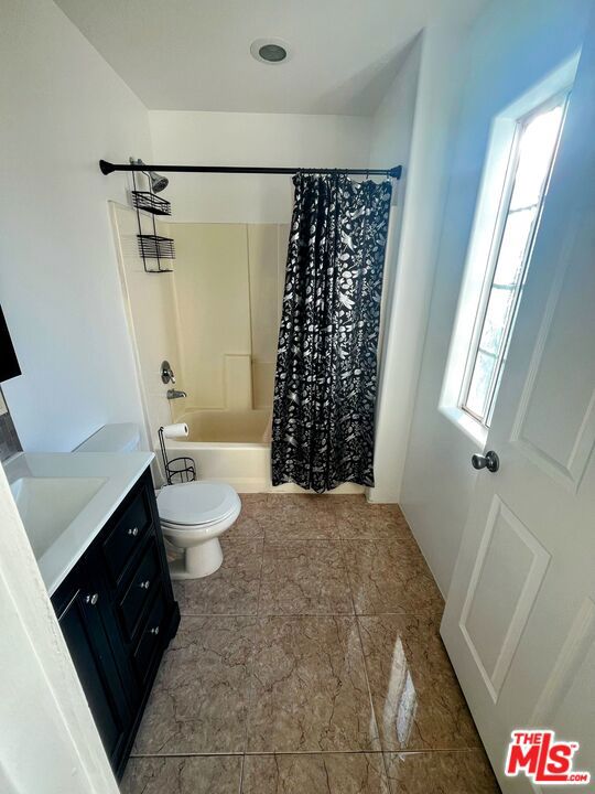 Residential Lease for rent at 1457 S Holt Avenue, Los Angeles, Los Angeles County CA featuring 1 bed and 1 bath