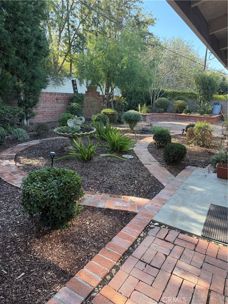 Residential for sale at 3252 Yellowtail, Los Alamitos CA featuring 3 beds and 3 baths