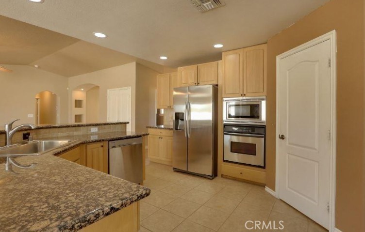 Residential Lease for rent at 19904 Talihina Road, Apple Valley, San Bernardino County CA featuring 3 beds and 3 baths