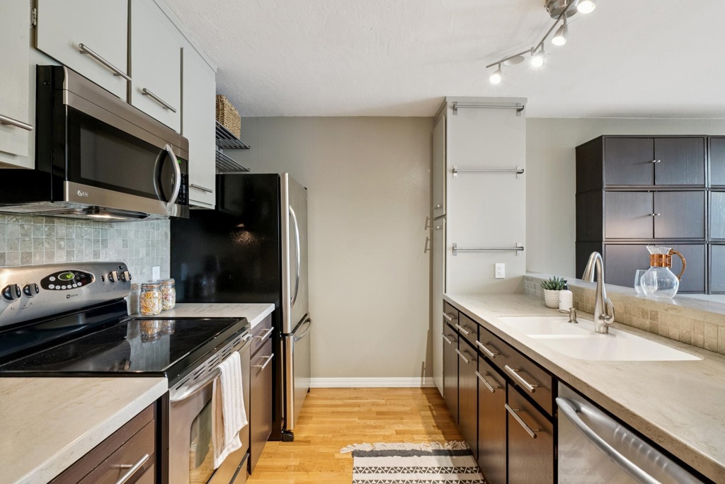 Residential for sale at 2101 2101 Shoreline Dr 153, Alameda CA featuring 2 beds and 2 baths