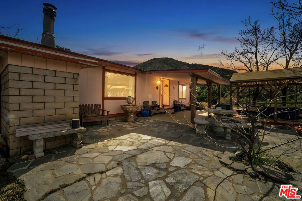 Active for sale at Santa Clarita, CA, Santa Clarita, CA CA and 4 baths