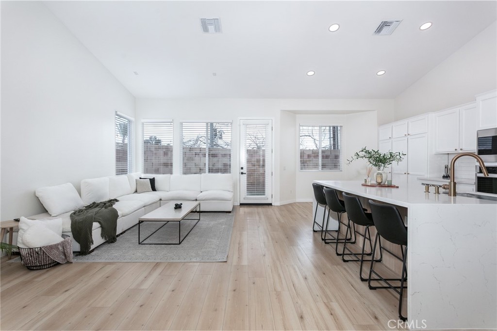 Residential Lease for rent at 1192 Acapulco, Simi Valley CA featuring 4 beds and 2 baths