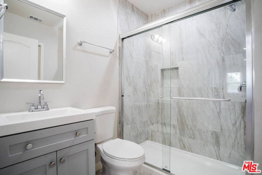 Residential Lease for rent at 1131 N Sierra Bonita Avenue, Pasadena, Los Angeles County CA featuring 1 bed and 1 bath