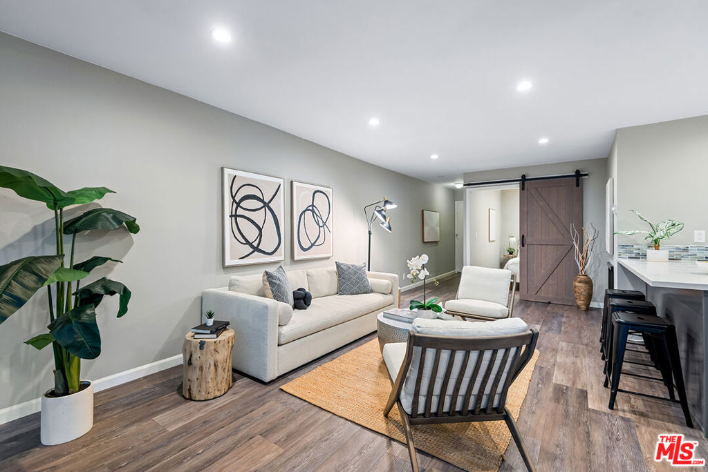 Residential Lease for rent at 11645 Montana Avenue 121, Los Angeles, Los Angeles County CA featuring 1 bed and 1 bath