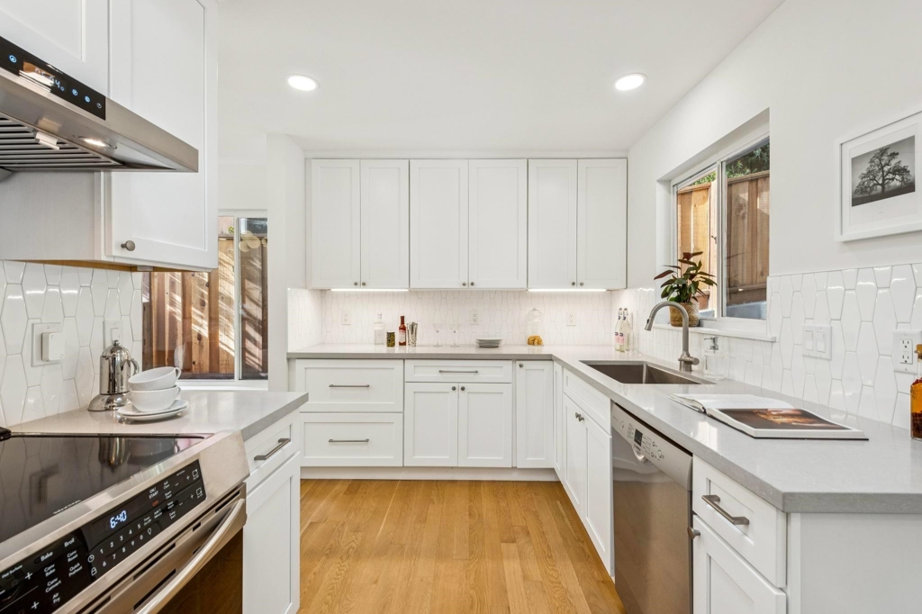 Residential for sale at 1100 1100 Glencourt Dr, Oakland CA featuring 3 beds and 2 baths