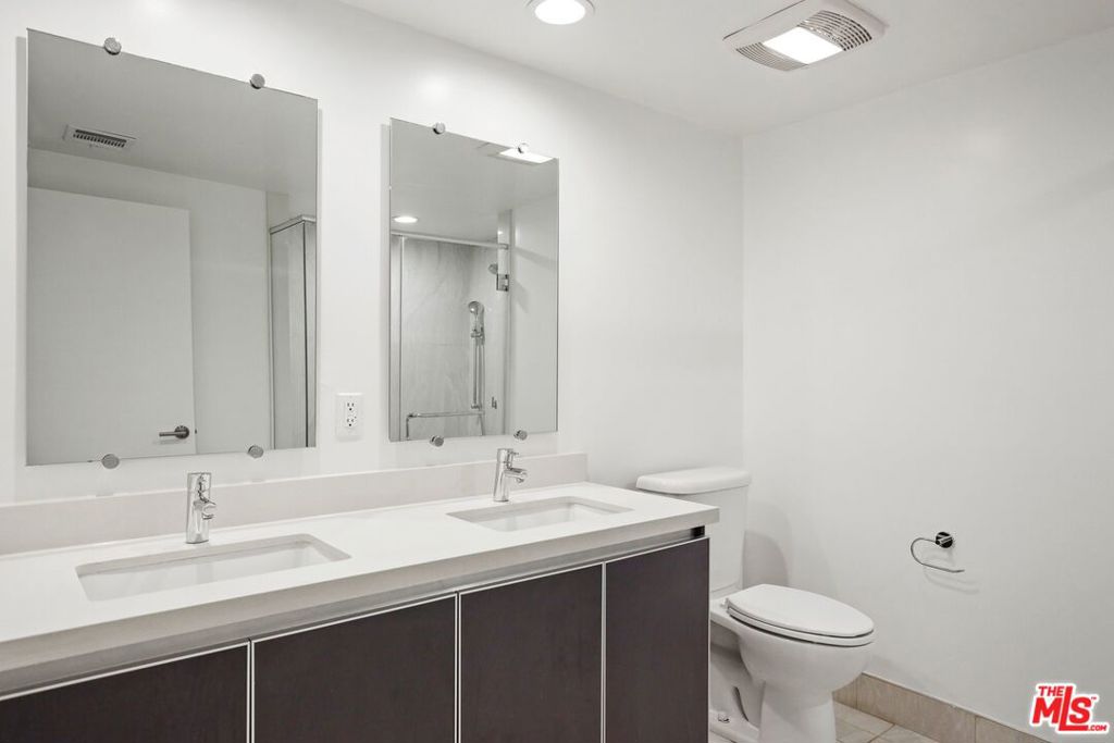 Residential Lease for rent at 807 Hudson 202, Los Angeles, Los Angeles County CA featuring 3 beds and 3 baths