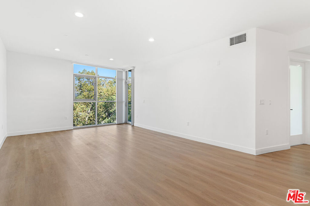 Residential Lease for rent at 160 Chestnut Street 401, Pasadena, Los Angeles County CA featuring 2 beds and 1 bath