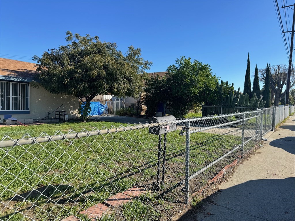 Residential Lease for rent at 1285 E Kingsley, Pomona, Los Angeles County CA featuring 4 beds and 2 baths
