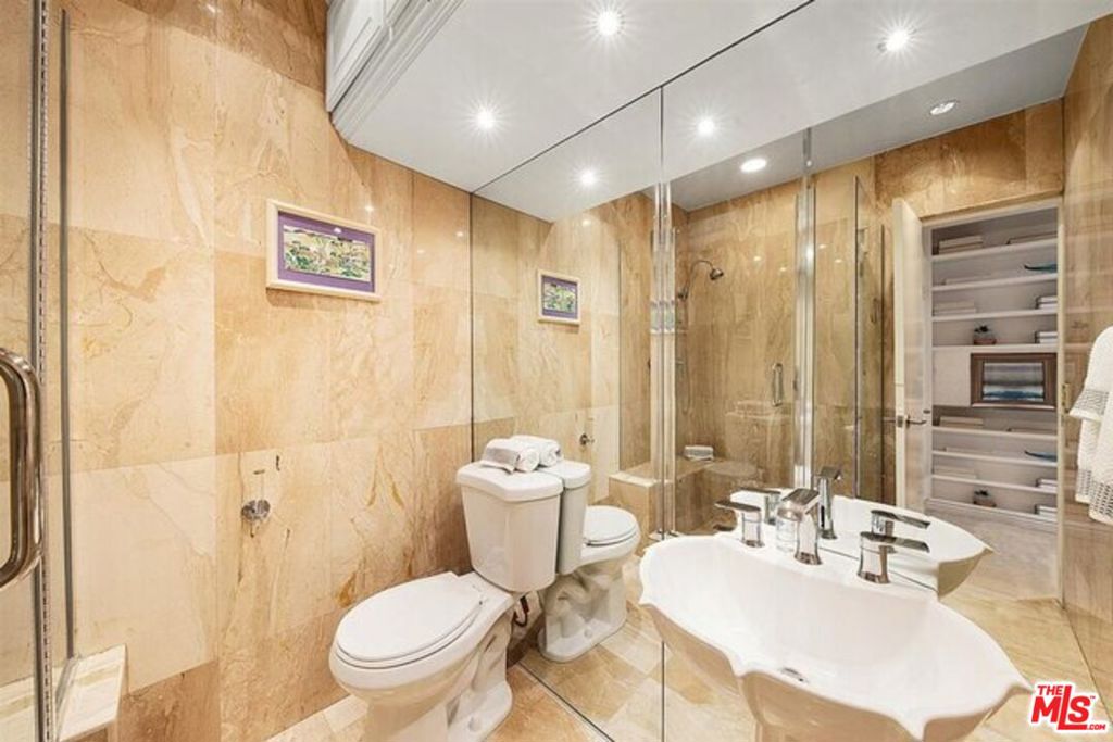 Residential Lease for rent at 2345 Roscomare Road 201, Los Angeles, Los Angeles County CA featuring 2 beds and 2 baths