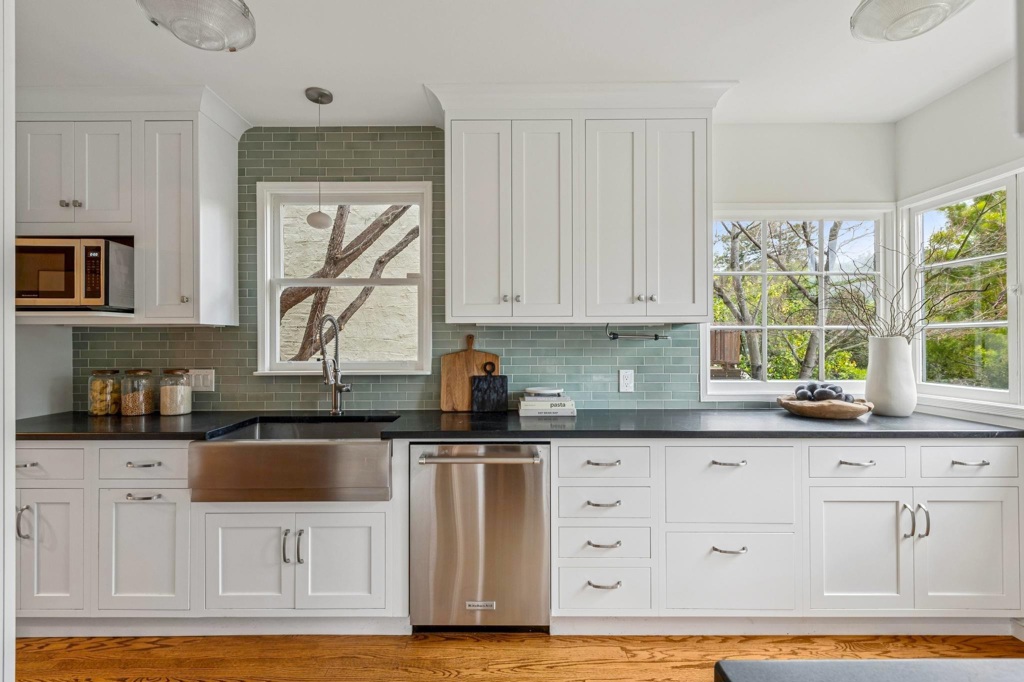 Residential for sale at 3938 3938 Oakmore Rd, Oakland CA featuring 4 beds and 2 baths