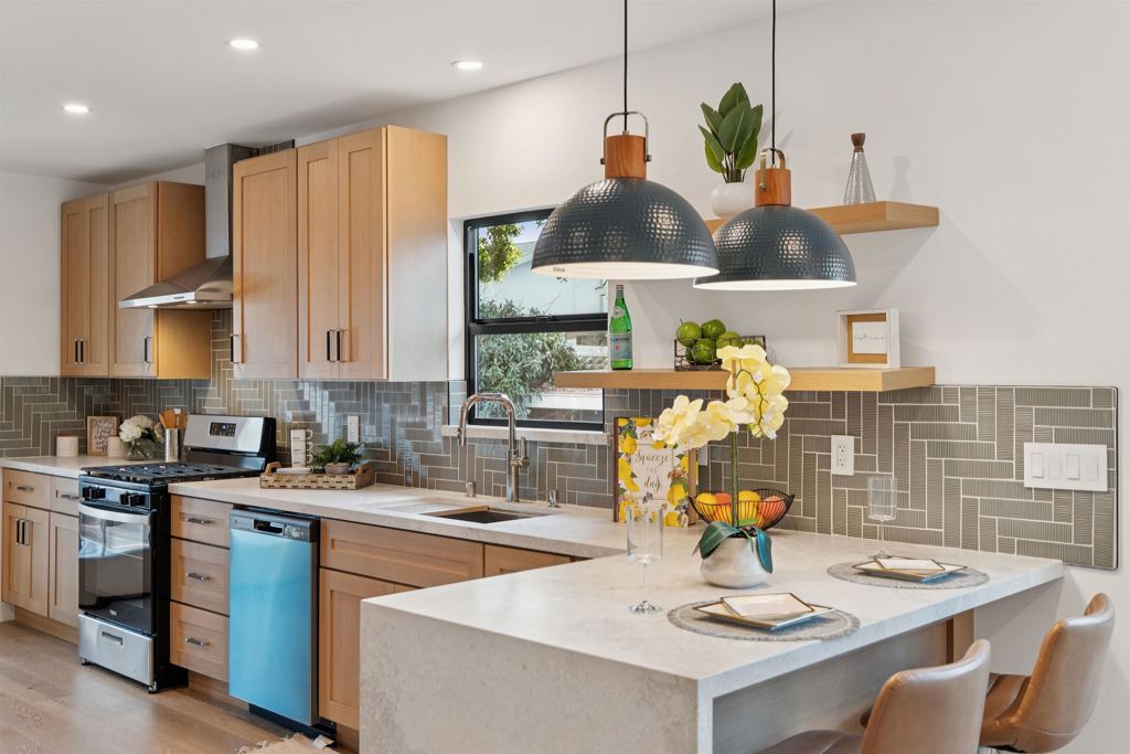 Residential for sale at 975 975 55 St, Oakland CA featuring 3 beds and 3 baths