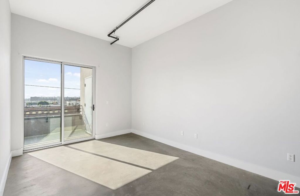 Residential Lease for rent at 825 E 4th Street 507, Los Angeles, Los Angeles County CA featuring 2 beds and 4 baths