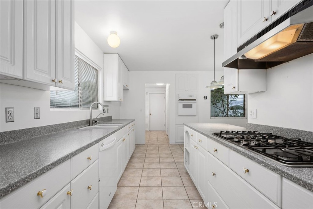 Residential Lease for rent at 6304 Rio Linda Drive, Rancho Palos Verdes CA featuring 3 beds and 2 baths