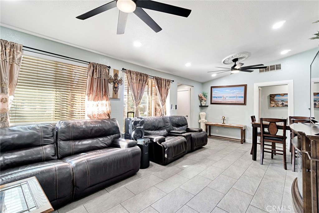 Residential for sale at 3336 N Lafayette, Fresno CA featuring 3 beds and 1 bath