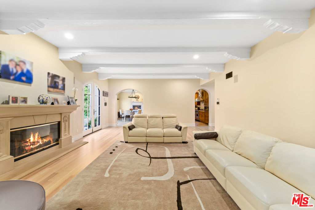 Residential Lease for rent at 601 19th Street, Santa Monica, Los Angeles County CA featuring 5 beds and 6 baths