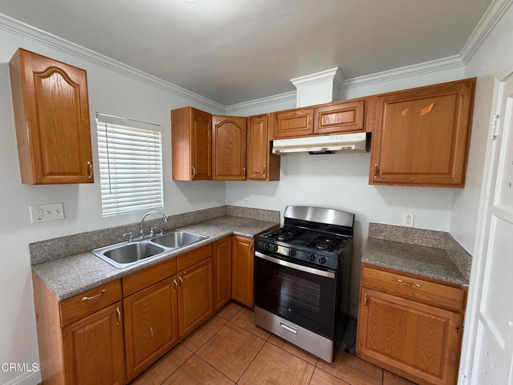 Residential Lease for rent at 1025 S G Street, Oxnard CA featuring 2 beds and 1 bath