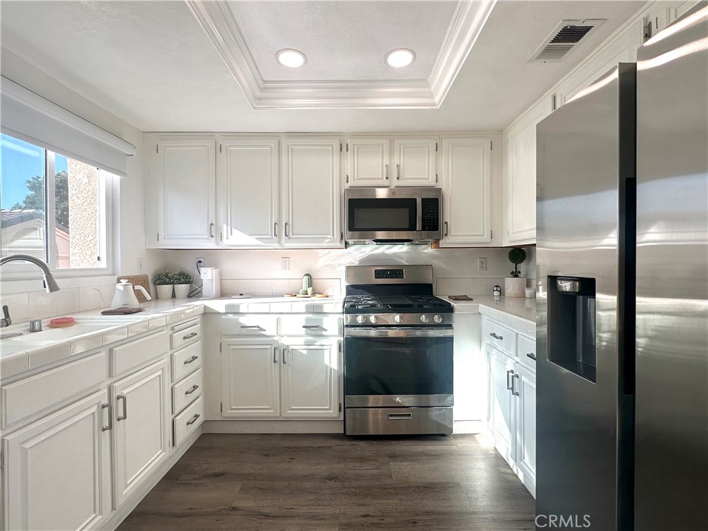 Residential Lease for rent at 21138 Jasmines, Lake Forest CA featuring 1 bed and 1 bath