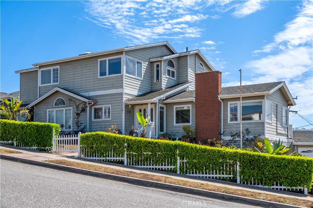Residential for sale at 304 Avenue E, Redondo Beach CA featuring 6 beds and 4 baths