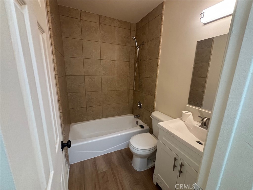 Residential Lease for rent at 144 W Hillsdale Street 2, Inglewood, Los Angeles County CA and 1 bath