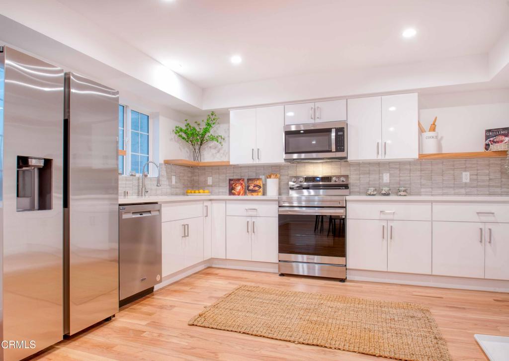 Residential Lease for rent at 2327 1/2 Langdale Avenue, Los Angeles, Los Angeles County CA featuring 3 beds and 3 baths