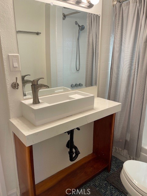 Residential Lease for rent at 654 8th Street, Hermosa Beach CA featuring 2 beds and 1 bath