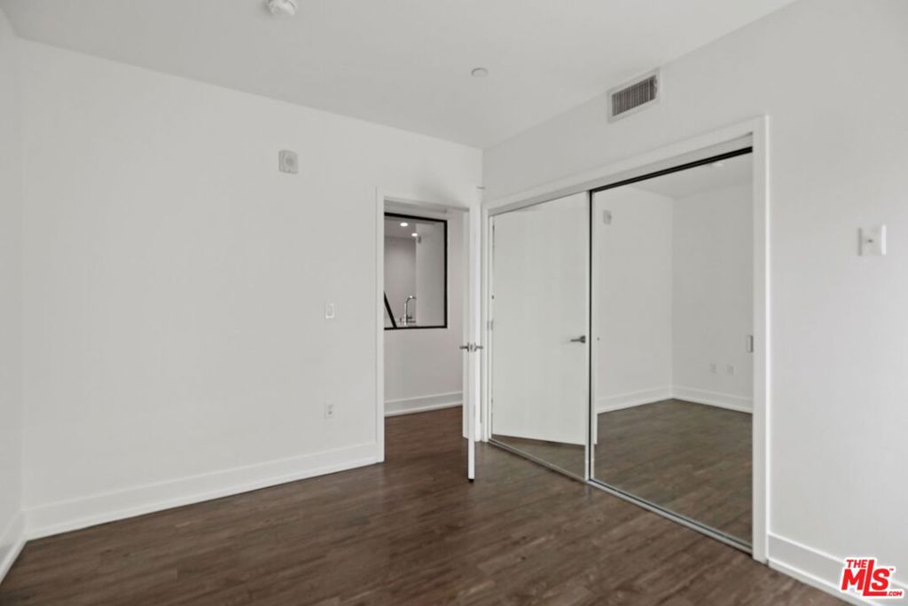 Residential Lease for rent at 409 Hayworth 206, Los Angeles, Los Angeles County CA featuring 3 beds and 3 baths