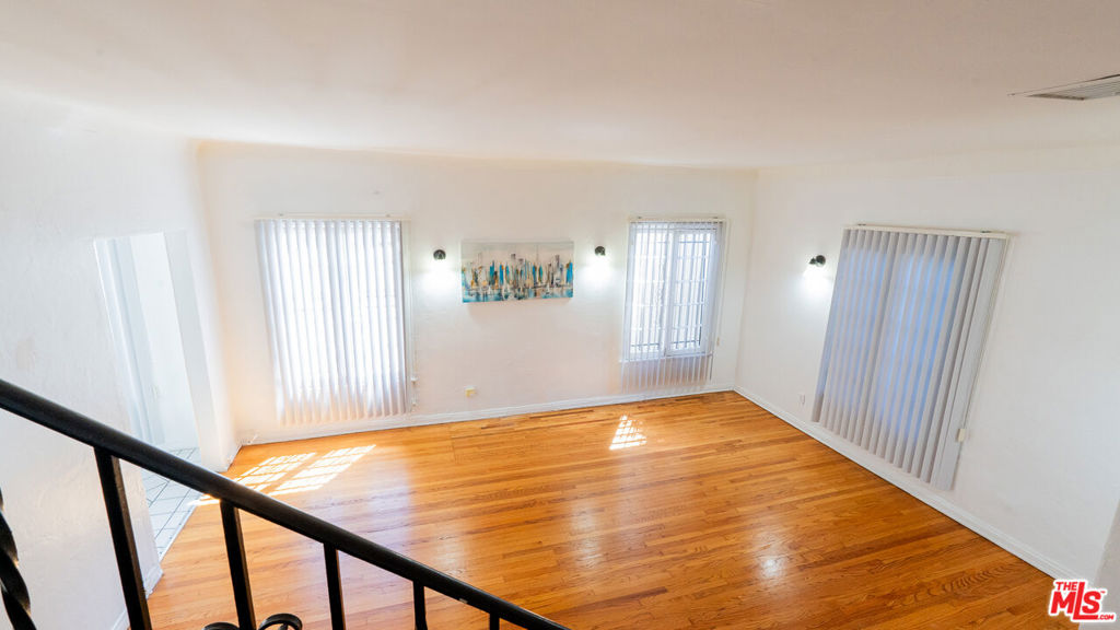 Residential Lease for rent at 6336 Orange Street 5, Los Angeles, Los Angeles County CA featuring 2 beds and 1 bath