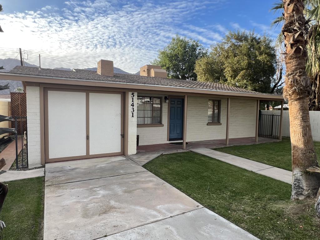 Residential for sale at 51431 Avenida Navarro, La Quinta CA featuring 2 beds and 1 bath