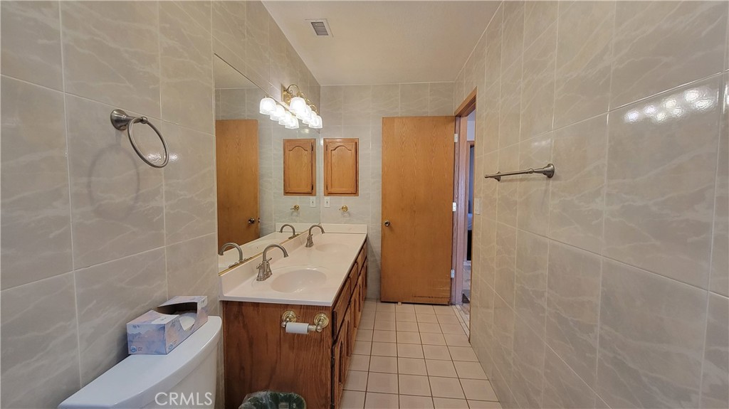 Residential for sale at 8756 Oakwood Avenue, Hesperia CA featuring 7 beds and 6 baths