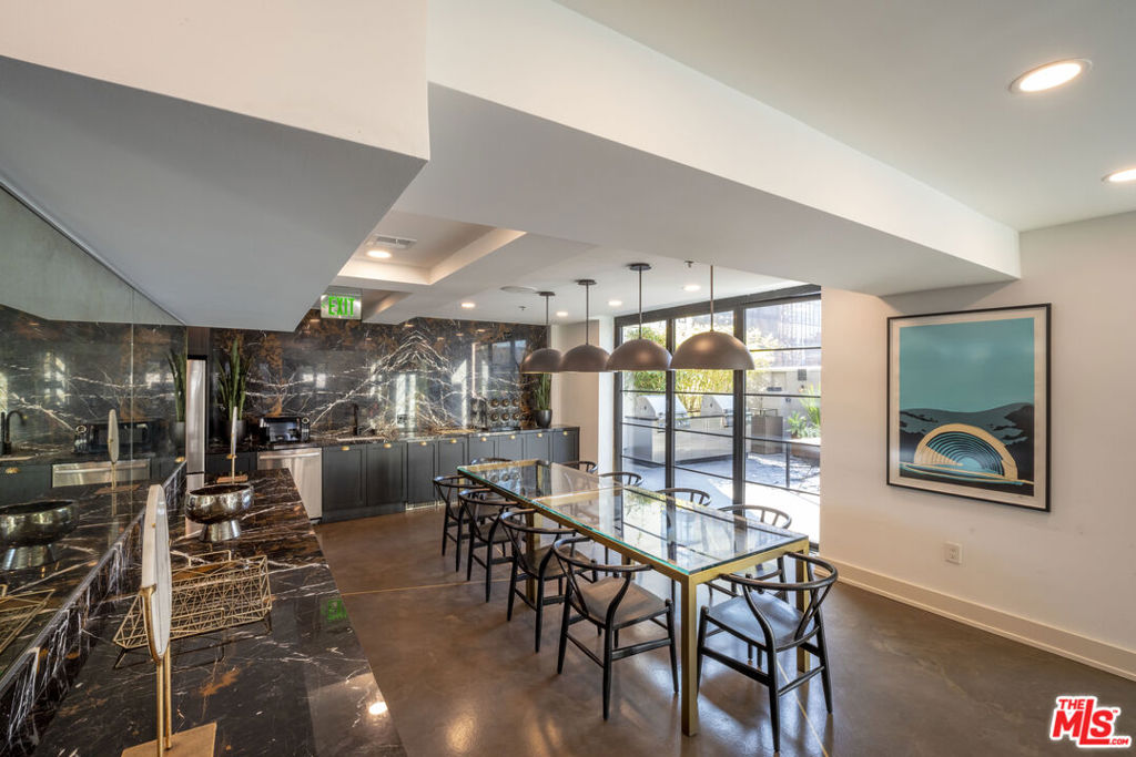 Residential Lease for rent at 727 W 7th Street 1209, Los Angeles, Los Angeles County CA featuring 1 bed and 1 bath