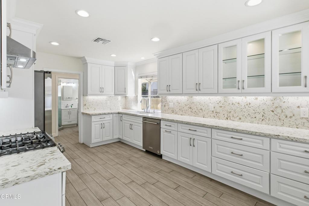 Residential Lease for rent at 18600 Cantara Street, Los Angeles, Los Angeles County CA featuring 3 beds and 2 baths