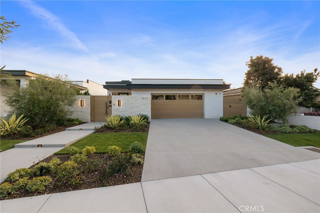 Residential Lease for rent at 807 N Paulina, Redondo Beach CA featuring 4 beds and 5 baths