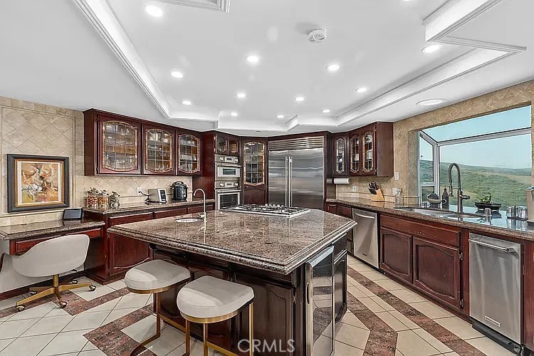 Residential Lease for rent at 868 Avenida Acapulco, San Clemente CA featuring 5 beds and 5 baths