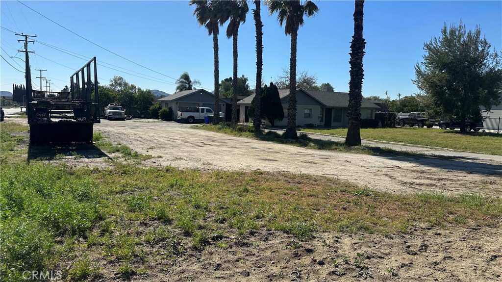 Residential for sale at 19083 Santa Ana, Bloomington CA featuring 3 beds and 1 bath