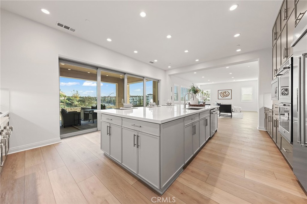 Active for sale at Lake Forest, CA, Lake Forest, CA CA and 5 baths