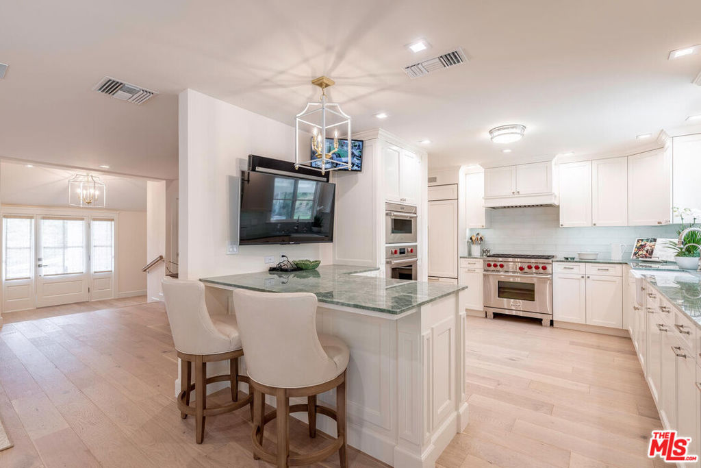 Residential Lease for rent at 10821 Savona Road, Los Angeles, Los Angeles County CA featuring 5 beds and 4 baths