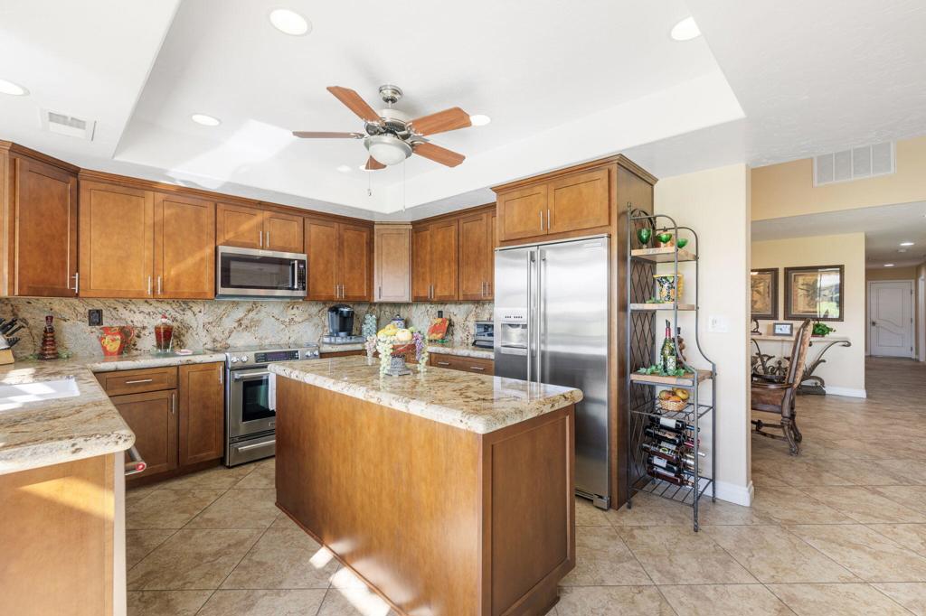 Residential for sale at 175 Las Lomas, Palm Desert CA featuring 2 beds and 3 baths