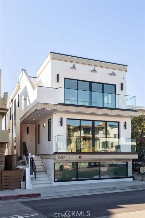 Residential Lease for rent at 2227 Hermosa, Hermosa Beach CA featuring 4 beds and 5 baths