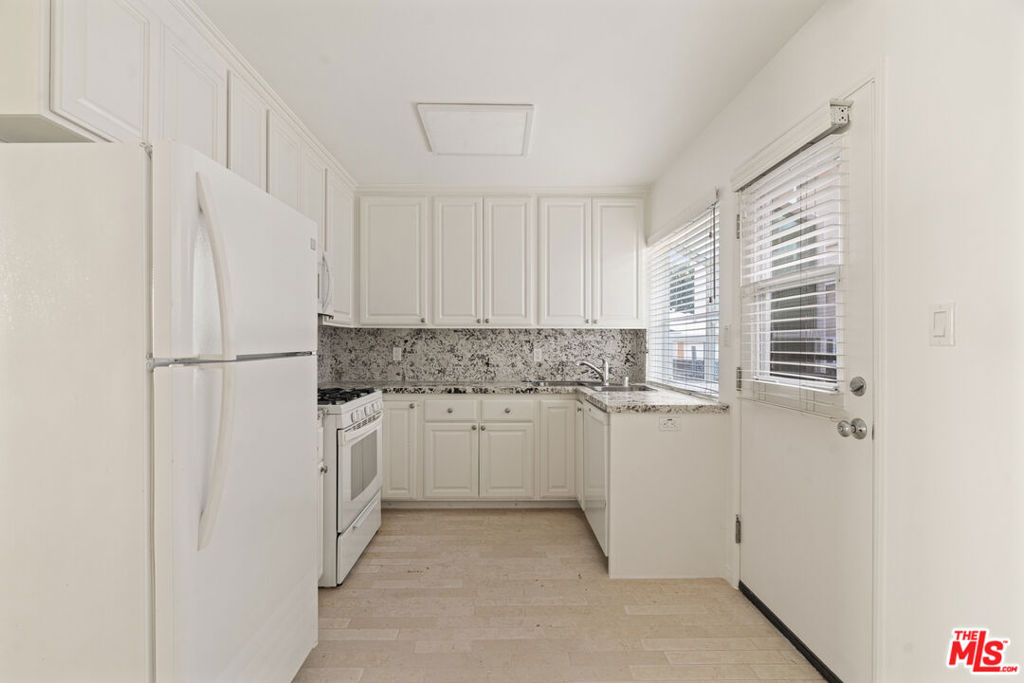 Residential Lease for rent at 2430 1/2 Ocean Park Blvd Boulevard, Santa Monica, Los Angeles County CA featuring 1 bed and 1 bath