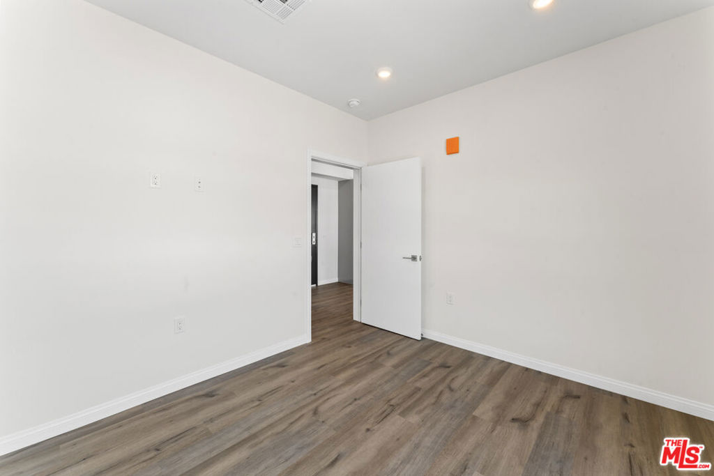 Residential Lease for rent at 3105 Bellevue Avenue 307, Los Angeles, Los Angeles County CA featuring 1 bed and 1 bath